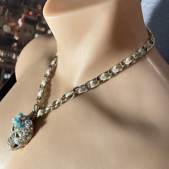 BETSEY JOHNSON - 💀necklace w rhinestones & roses, gold tone chain w ribbon - Picture 3 of 16